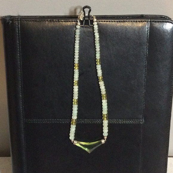 Lime green pendant bead necklace - Picture 2 of 7